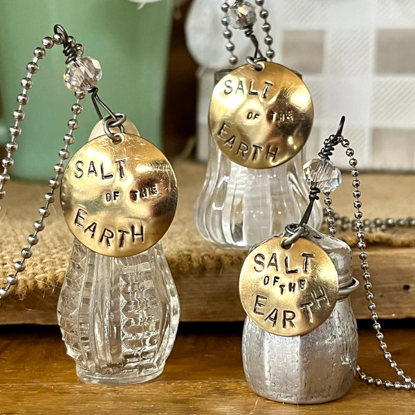 vintagesaltshakernecklaceshand