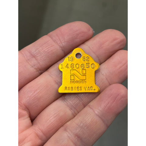 T9: 1982 rabies vaccination tag